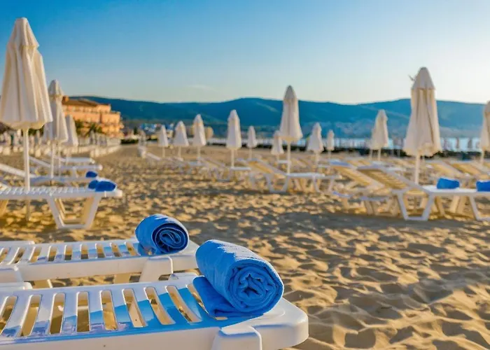 Admiral Plaza Sunrise C13 * サニービーチ